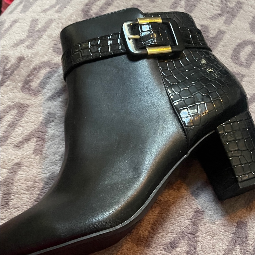 NIB Karen Scott Black Croc-Accent Buckle Block Heel Ankle Boots - Picture 2 of 5